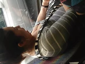 驚くべきリディア-ブラックは自分自身を飾 ...